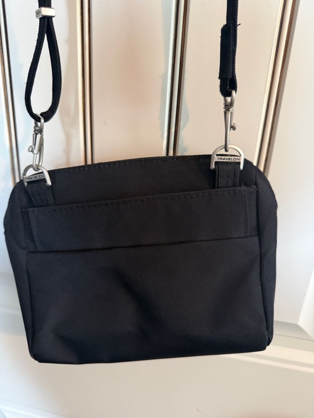 Travelon Like New Black Crossbody Silver Hardware 5 Point Anti Theft Security - Picture 2 of 9